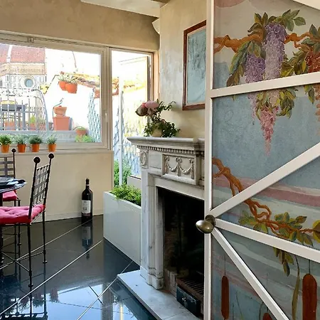 Borgo San Lorenzo Attico Duomo 아파트 *